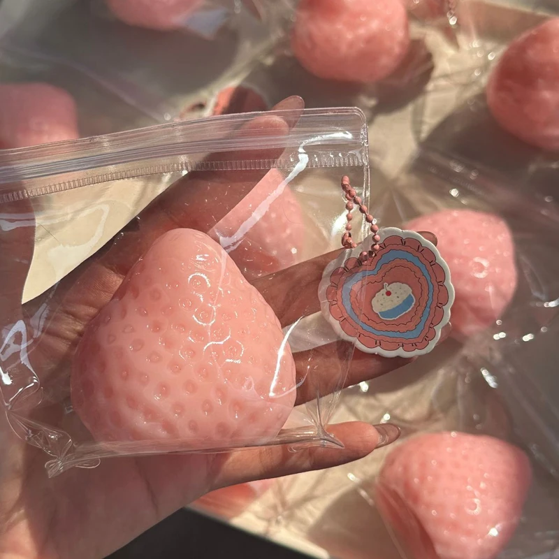 Strawberry Taba Squishy Fidget - Stationery Warehouse recension och pris
