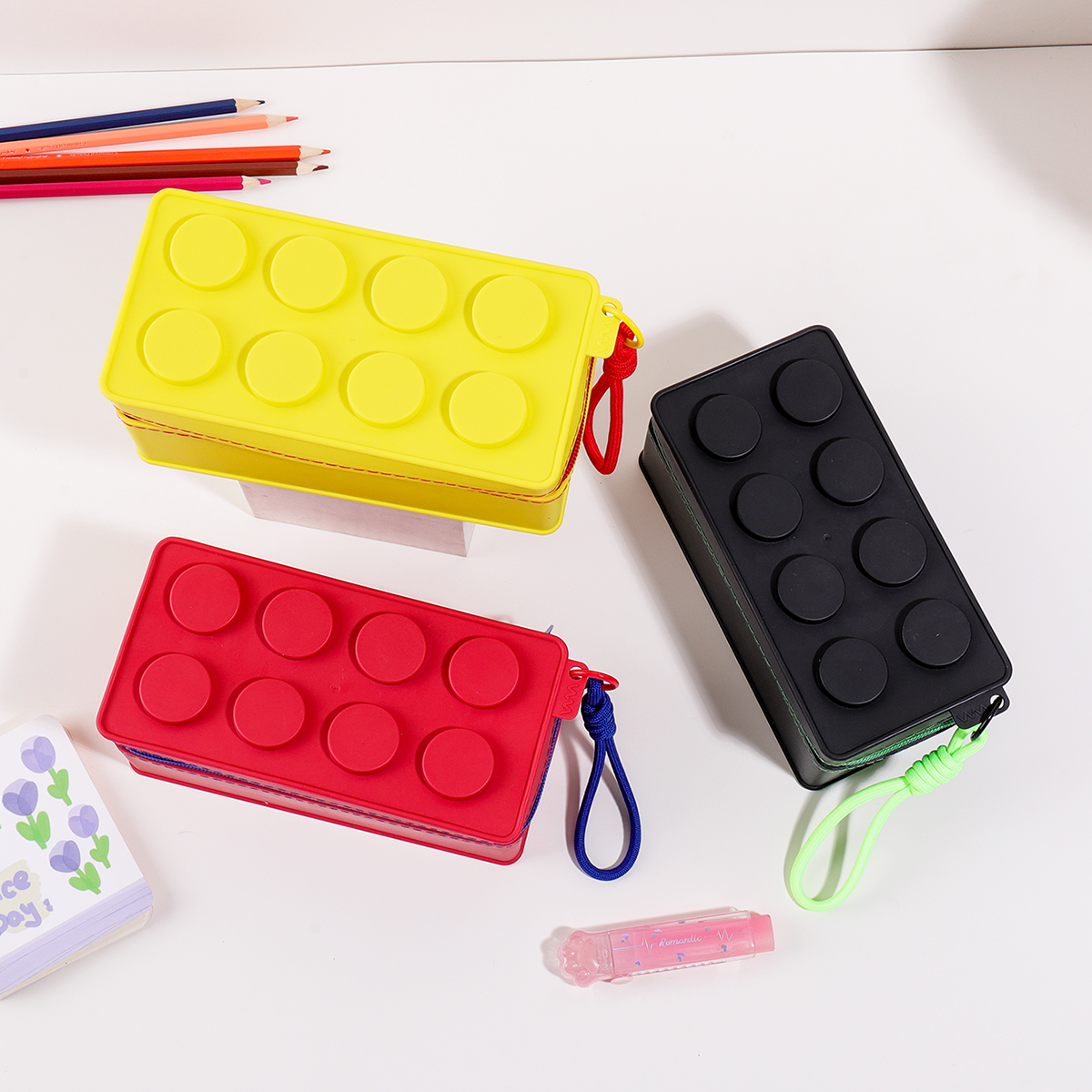 Retro monochrome building bloc - Stationery Office And School Supply Stores recension och pris