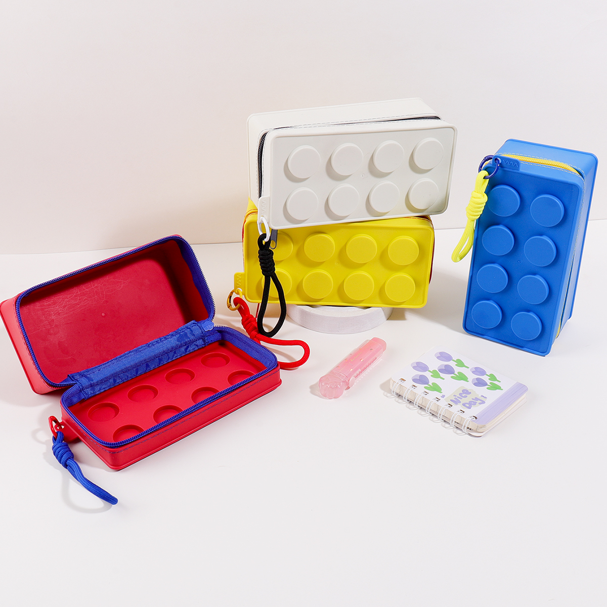 Retro monochrome building bloc - Stationery Office And School Supply Stores recension och pris